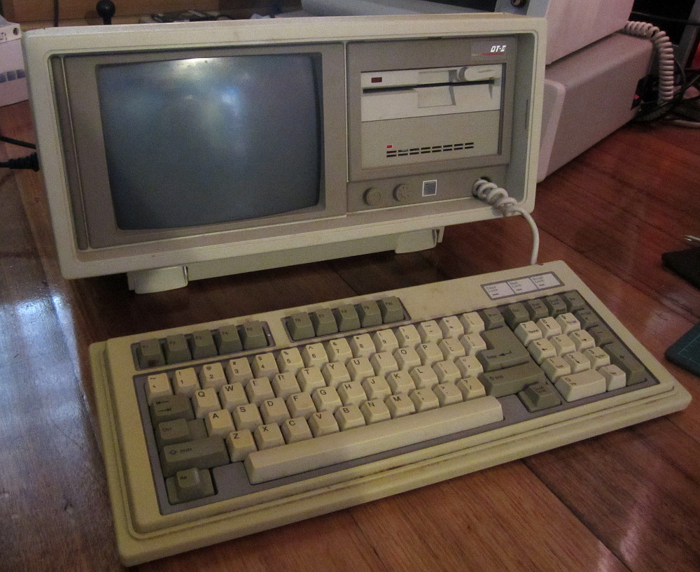 [Really bad picture of the DT-III Portable Computer]