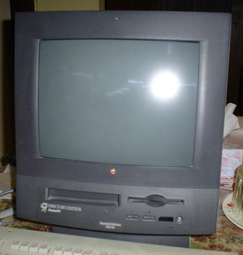 [Really bad picture of the Macintosh Performa 5400/180]
