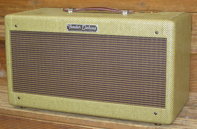 [Picture of the Mojotone 5E3 Fender Tweed Deluxe Guitar Amplifier]