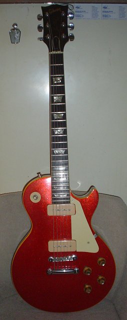 [Picture of the Gibson Les Paul Deluxe Red Sparkle Top]