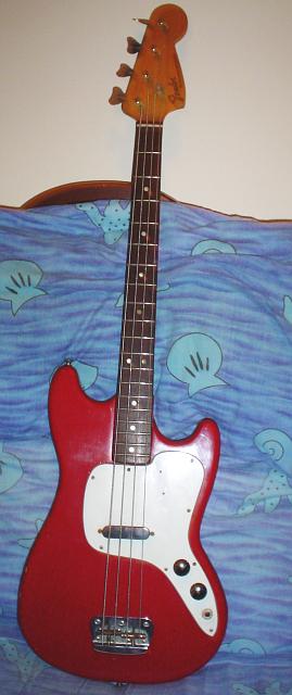 [Picture of the Fender Musicmaster Bass]