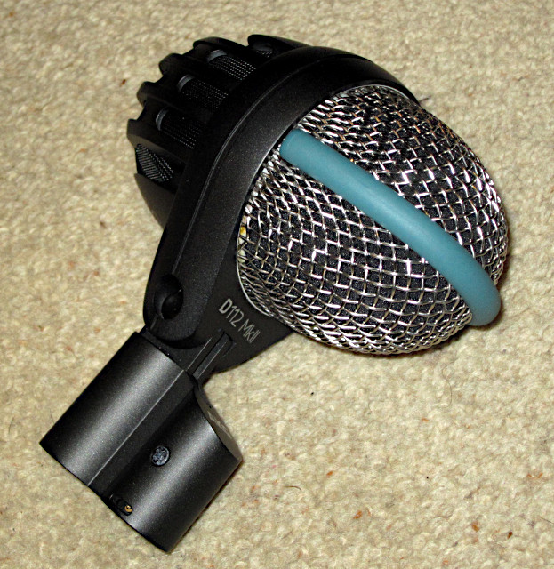 [Picture of the AKG D112 Mk.II Microphone]