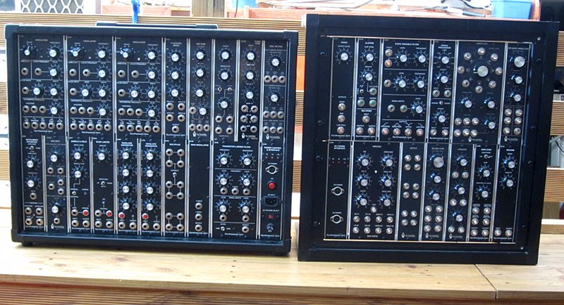[Picture of the modular synthesiser]