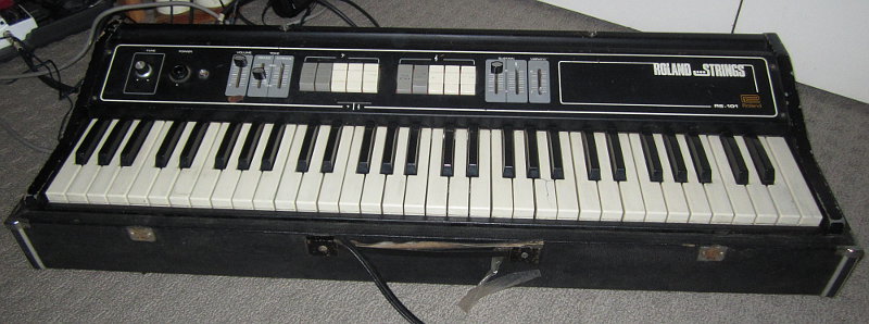 [Picture of the Roland RS-101 String Synthesiser]